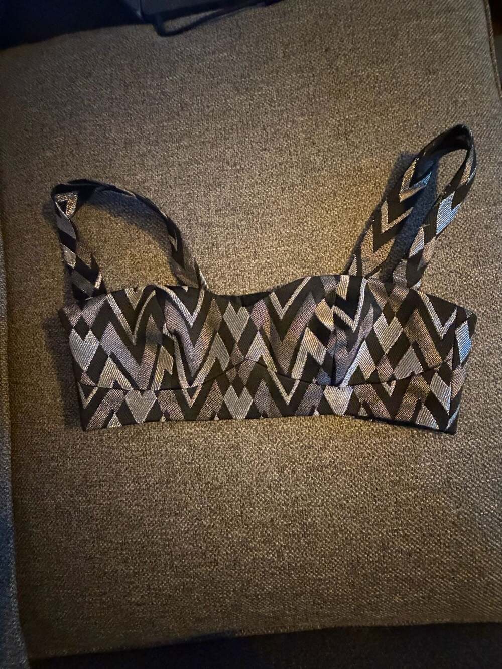 zhsaken Black and Silver Metallic Zigzag Pattern Crop Top Size S